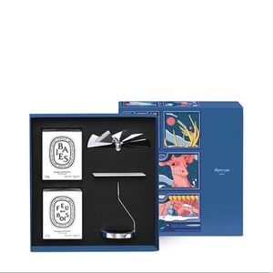 Diptyque- Carousel Set with two candles: Baies & Feu de bois